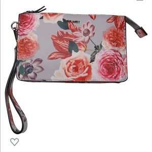 Nine West Tarja Floral Wristlet